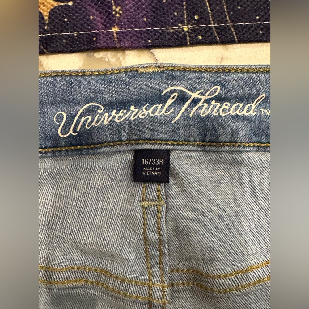 Universal Thread Jeans - Picture 2 of 4